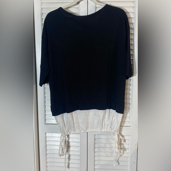 Lisa Todd Short Sleeve Blouse/Tunic Size Small Black/White NEW Drawstring Hem - Picture 4 of 8